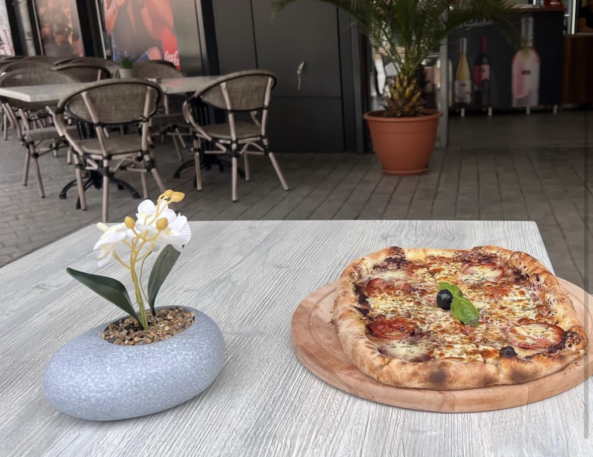 MM Corner Pizzeria - Photo 8
