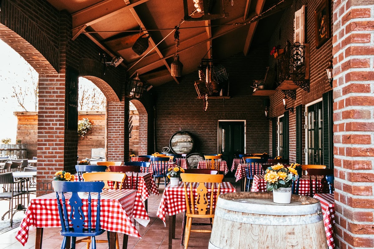 Toscana Trattoria - Photo 2