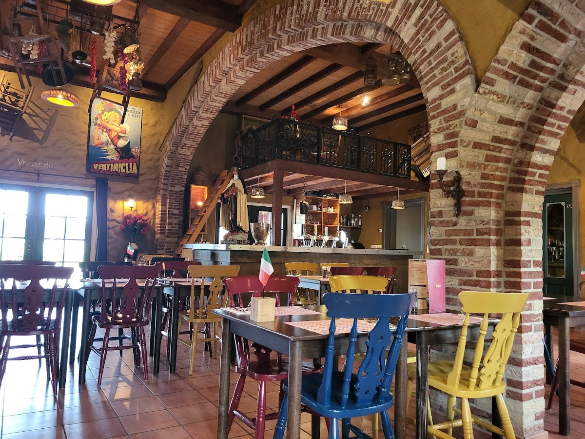 Toscana Trattoria - Photo 3