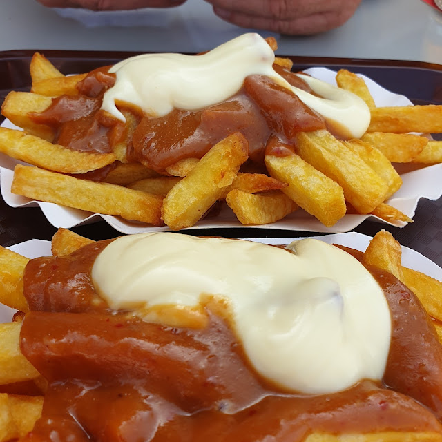 Patatje Oorlog Met Saté Kroket
