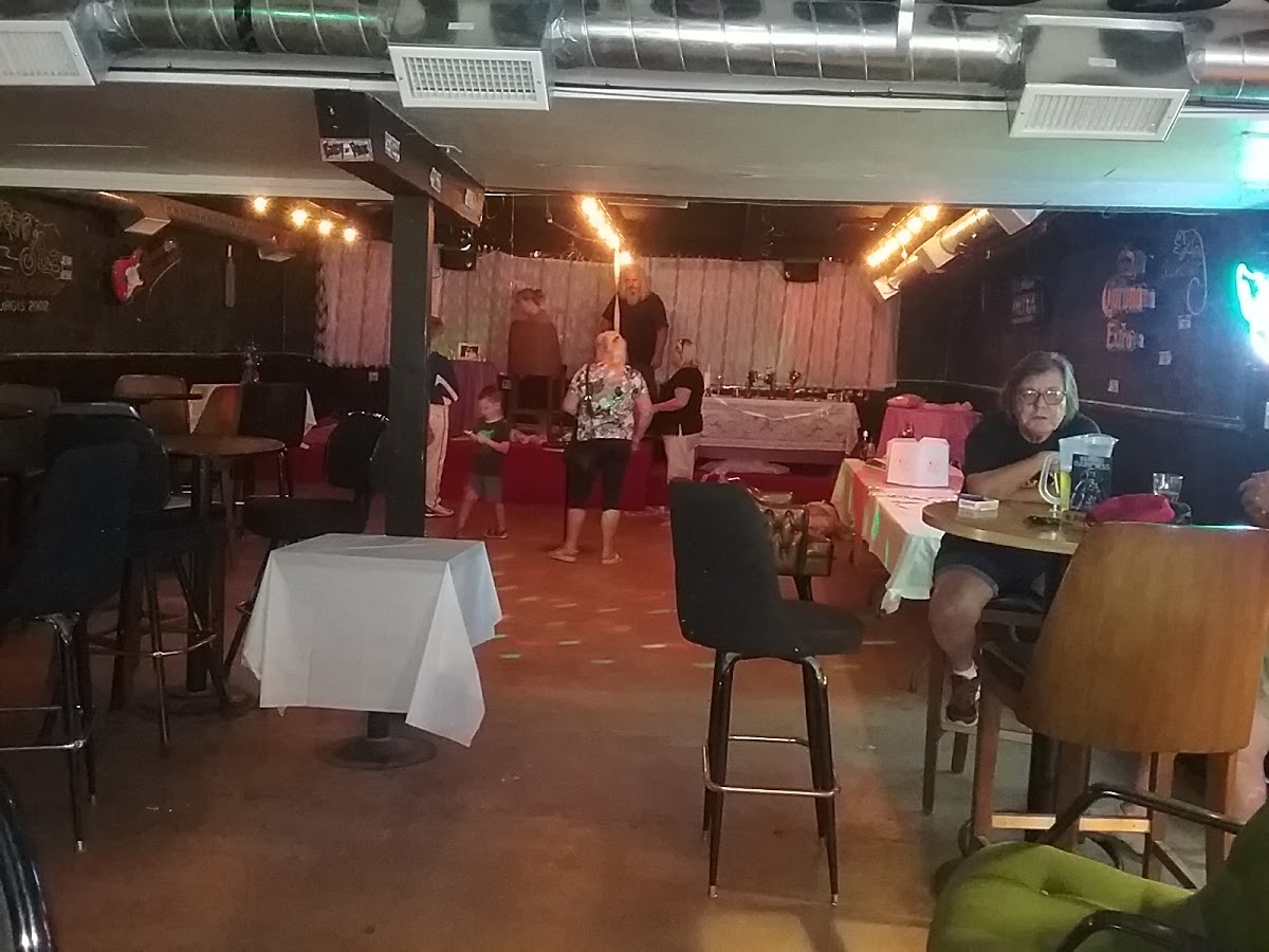 River Valley Tavern - Photo 3