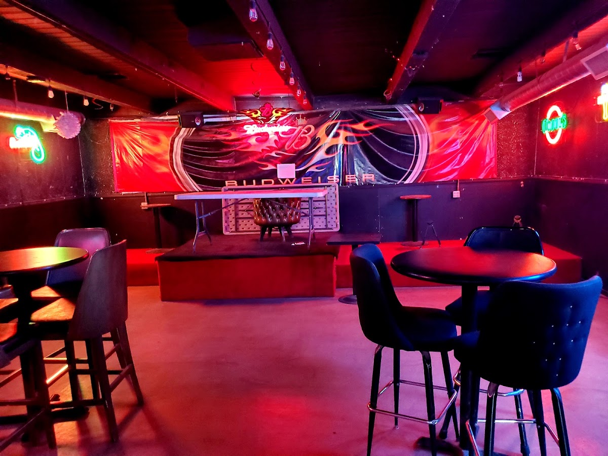 River Valley Tavern - Photo 5