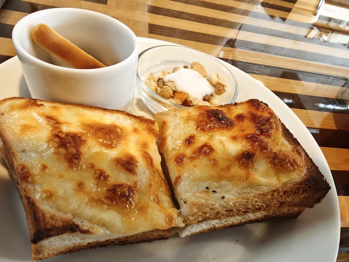 Future 100 Cafe - Photo 3
