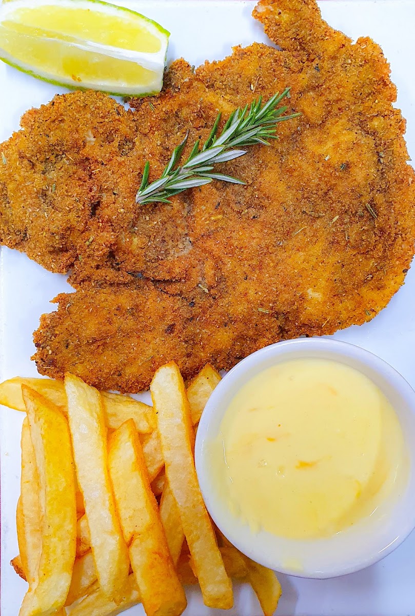 The Huguenot Restaurant - Photo 4