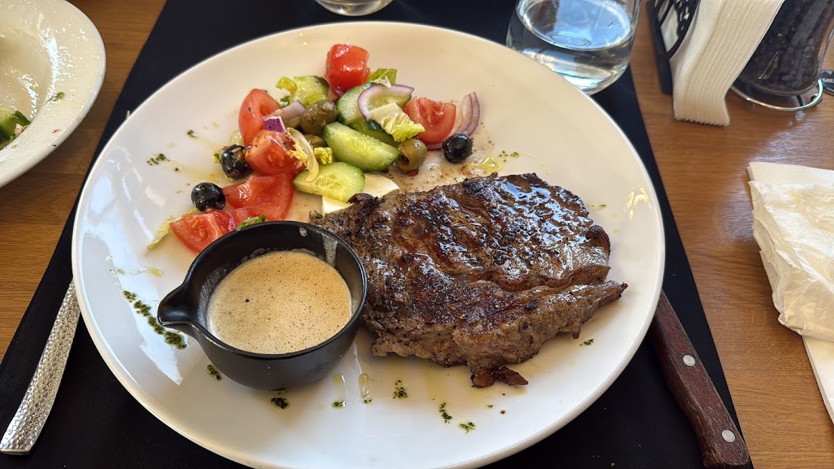 The Illyrians Restaurant & Lounge - Photo 4