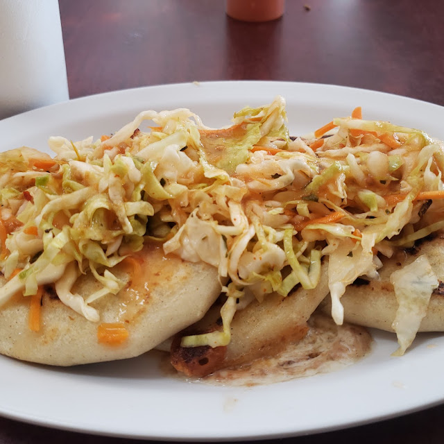 Pupusas De Fijol Con Queso