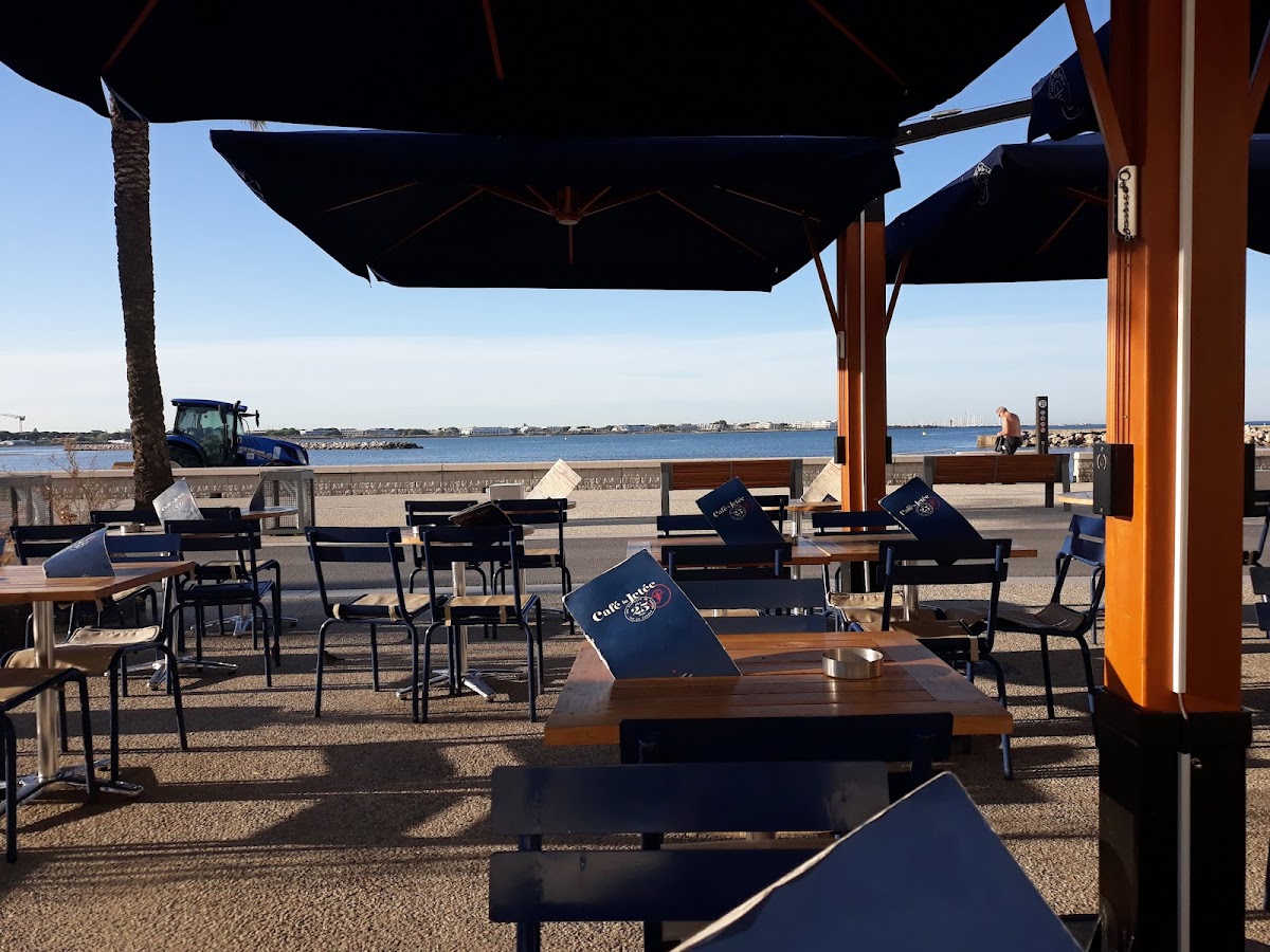 Cafe la Jetee