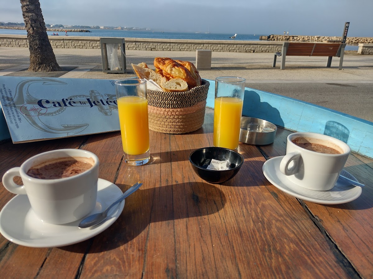 Cafe la Jetee - Photo 9