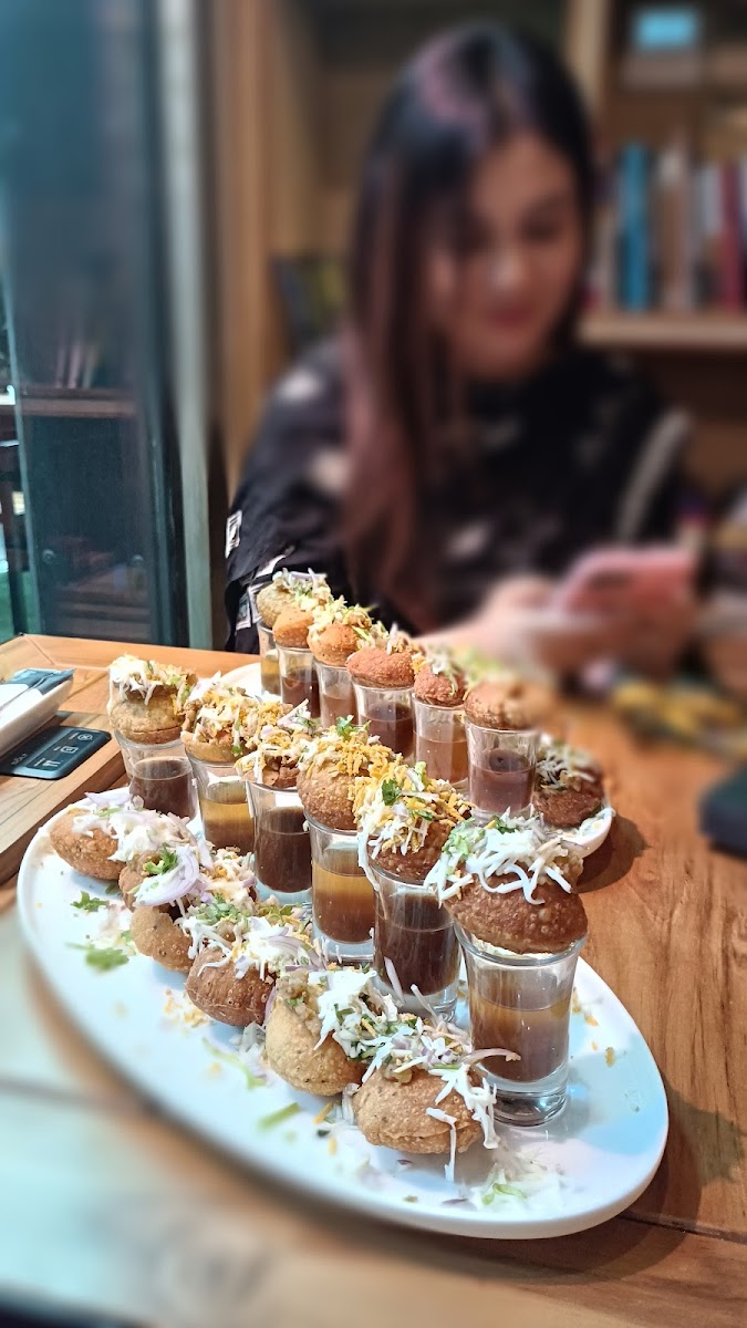 Happiness Cafe - Photo 7