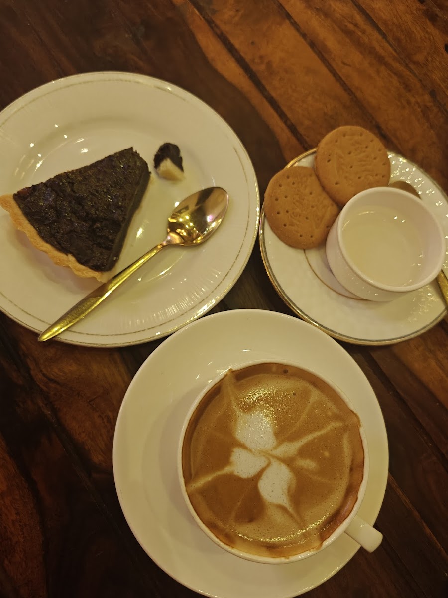 Cafe Pink Hauz Khas Village - Photo 5