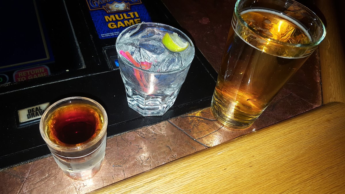 Lucky’s Lounge and Restaurant - Photo 4