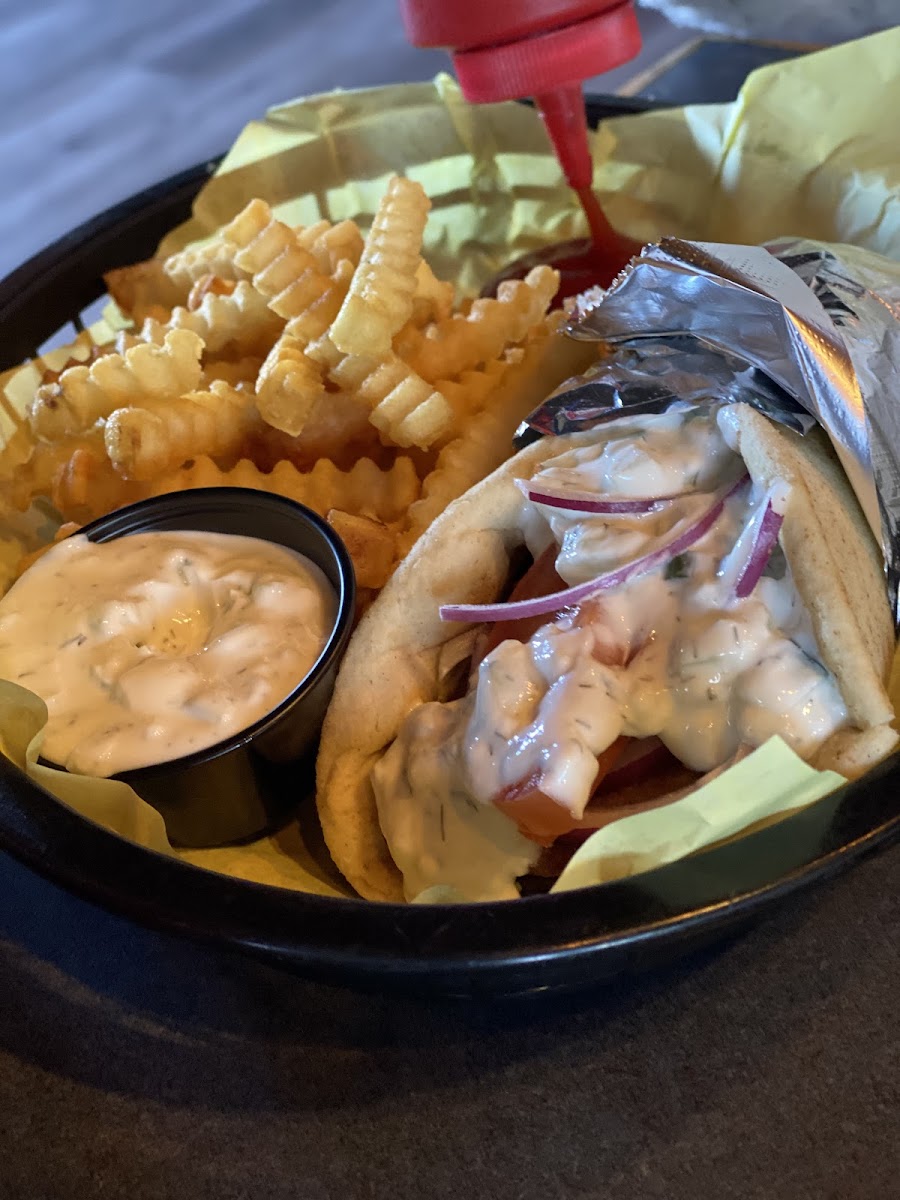 Lucky’s Lounge and Restaurant - Photo 8