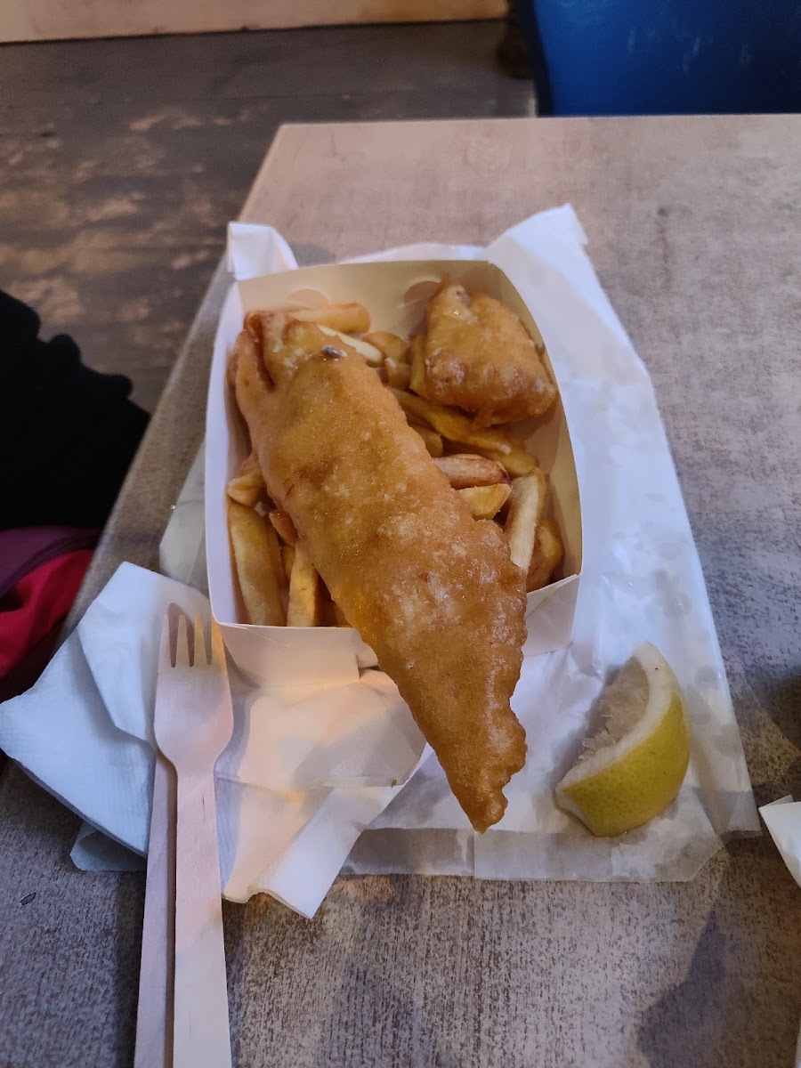 Captain Cooks Fish & Chips - Photo 8