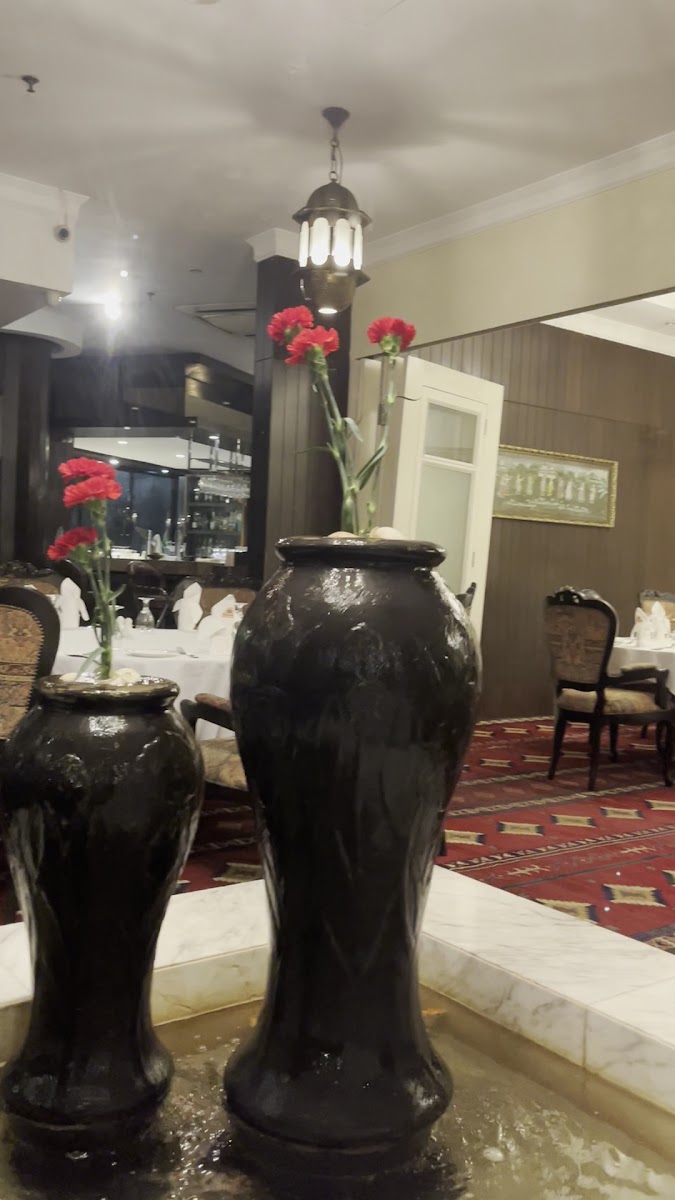 Bombay Palace Restaurant - Photo 1