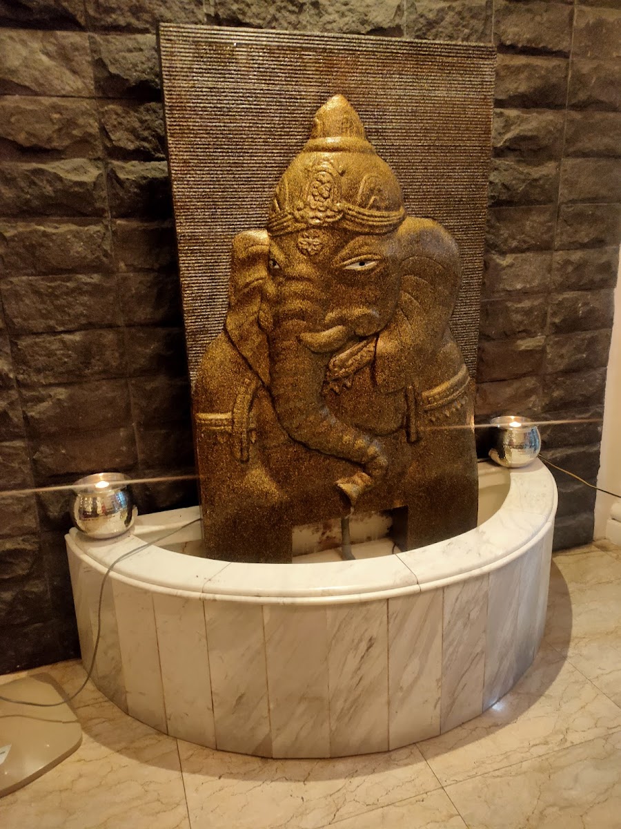 Bombay Palace Restaurant - Photo 3