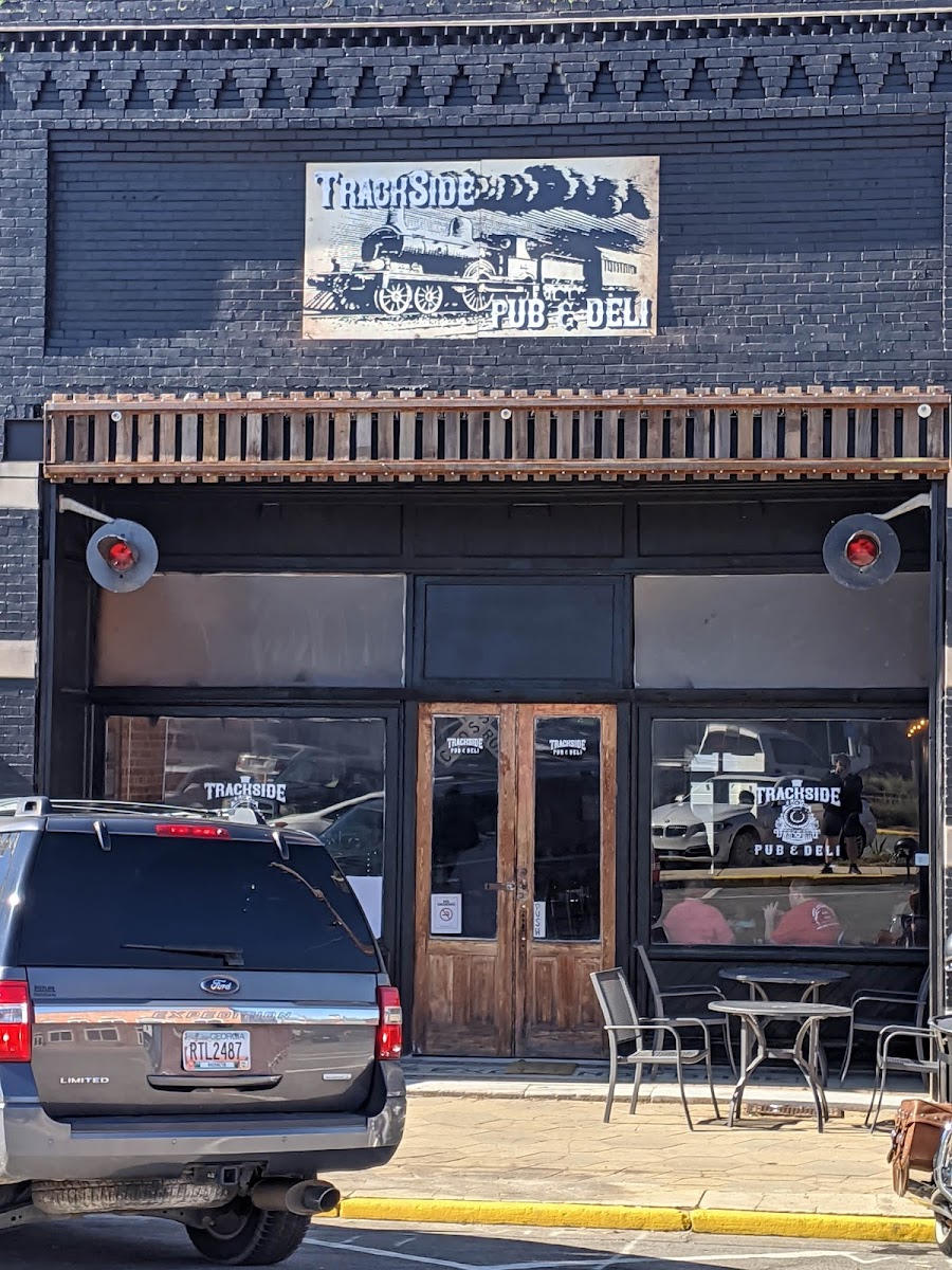 Trackside Pub & Deli - Photo 3