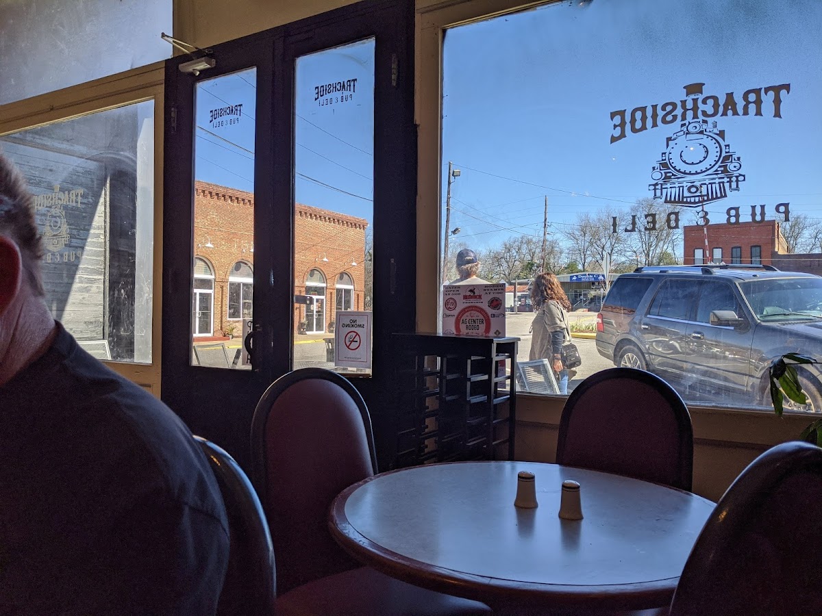 Trackside Pub & Deli - Photo 8
