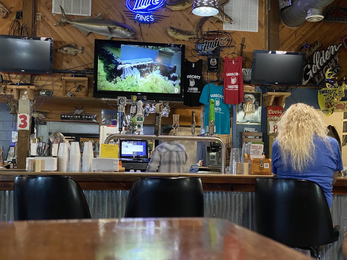 Circle Pines Bar/Grill & Motel