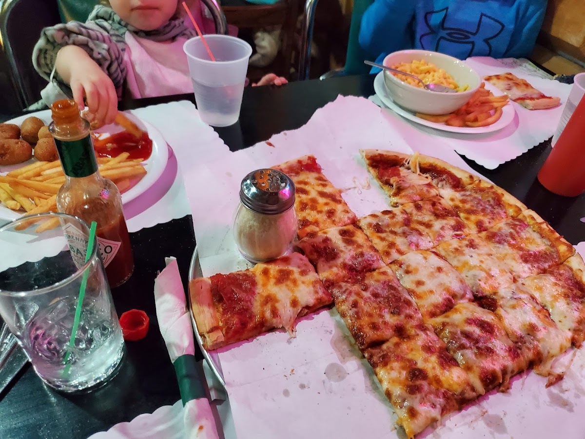 Circle Pines Bar/Grill & Motel - Photo 7