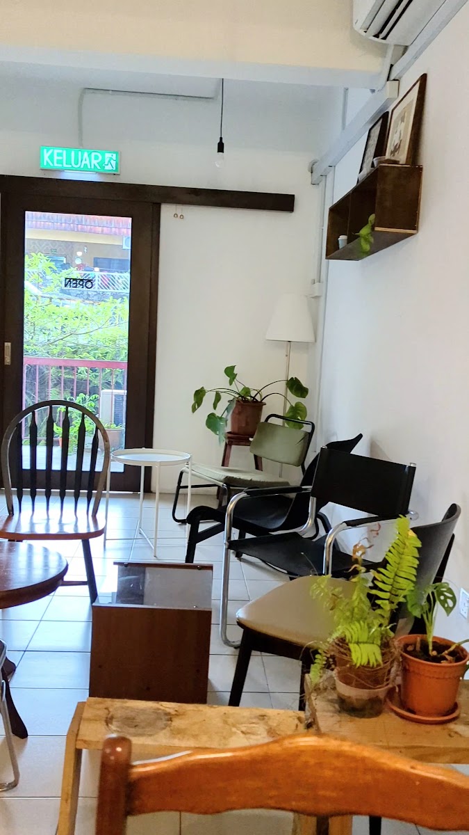 Bond Cafe - Photo 1