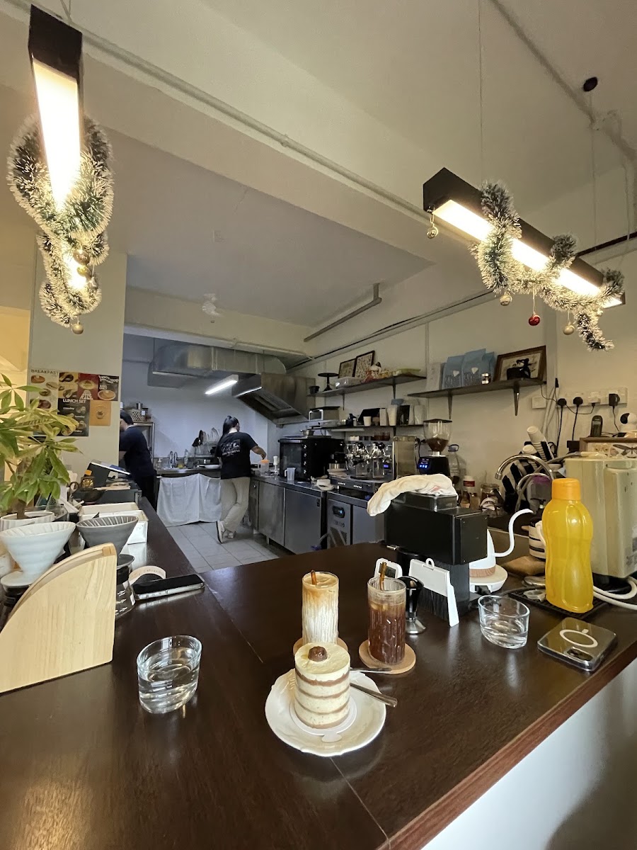 Bond Cafe - Photo 2