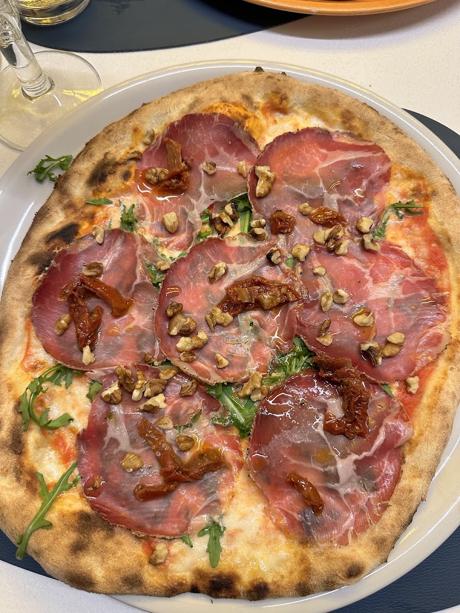 Pizzeria La Bomba by We Up - Photo 5