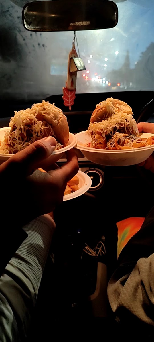 Mumbai Vada Pav - Photo 1