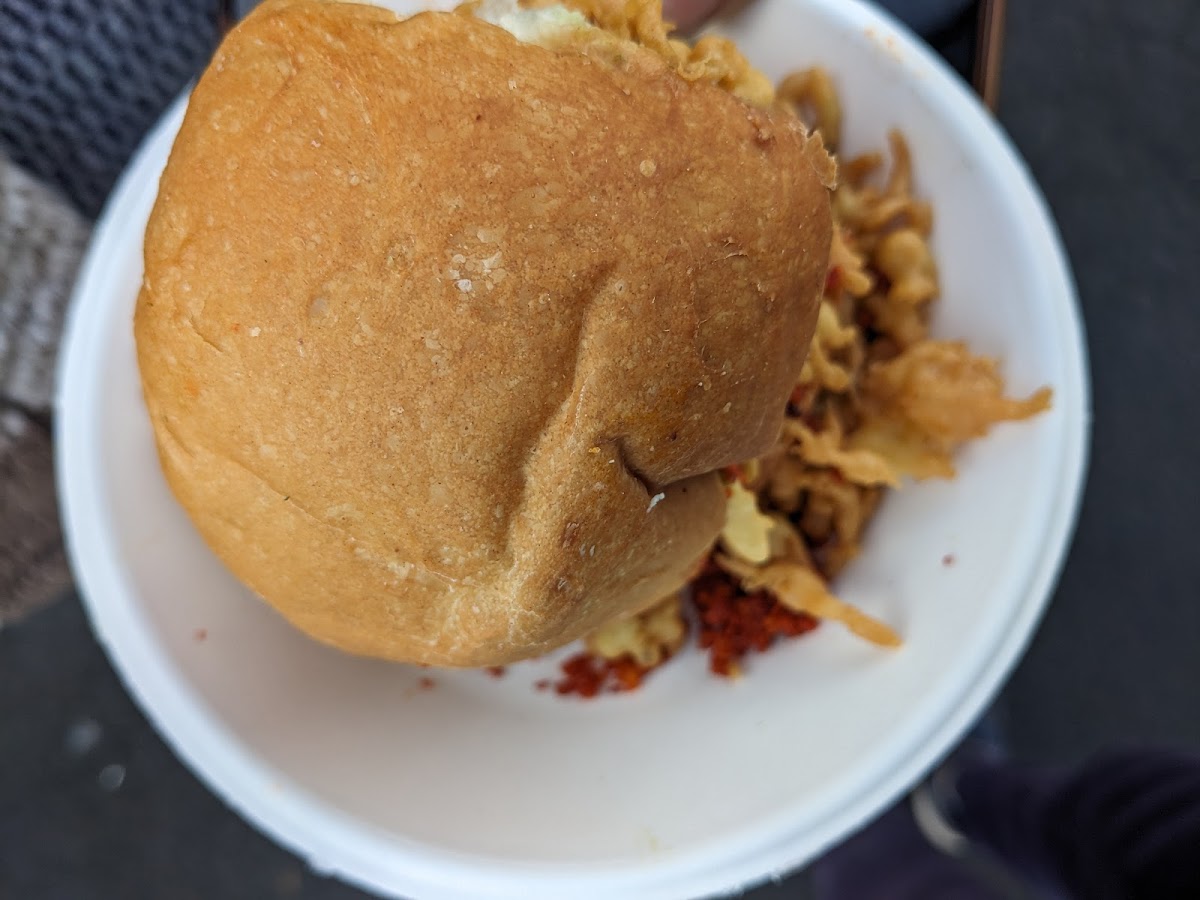 Mumbai Vada Pav - Photo 4