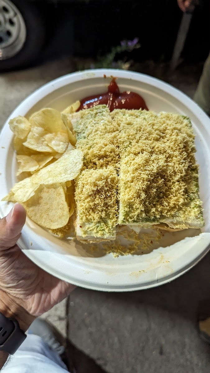 Mumbai Vada Pav - Photo 5