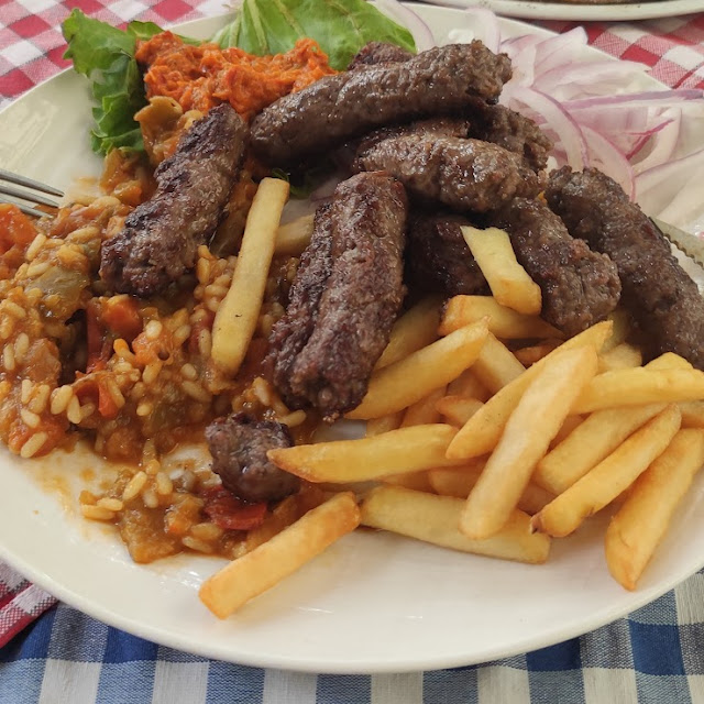 Cevapcici Mit Pommes Frites