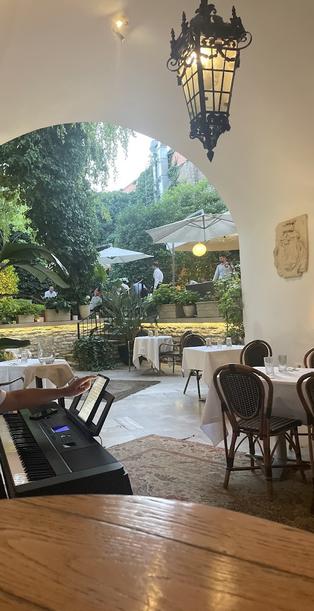 Pierrot Cafe & Restaurant - Photo 2