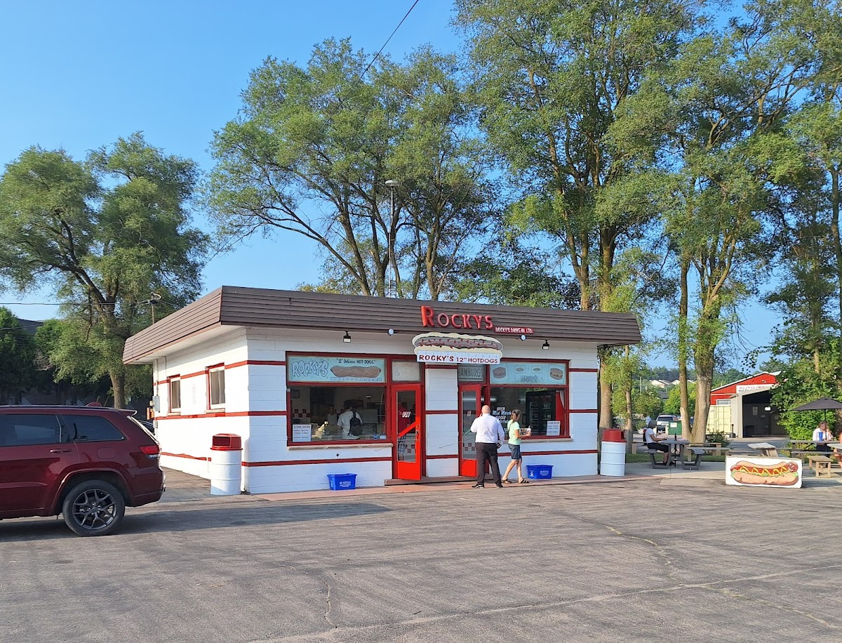 Rockys DriveIn - Photo 3
