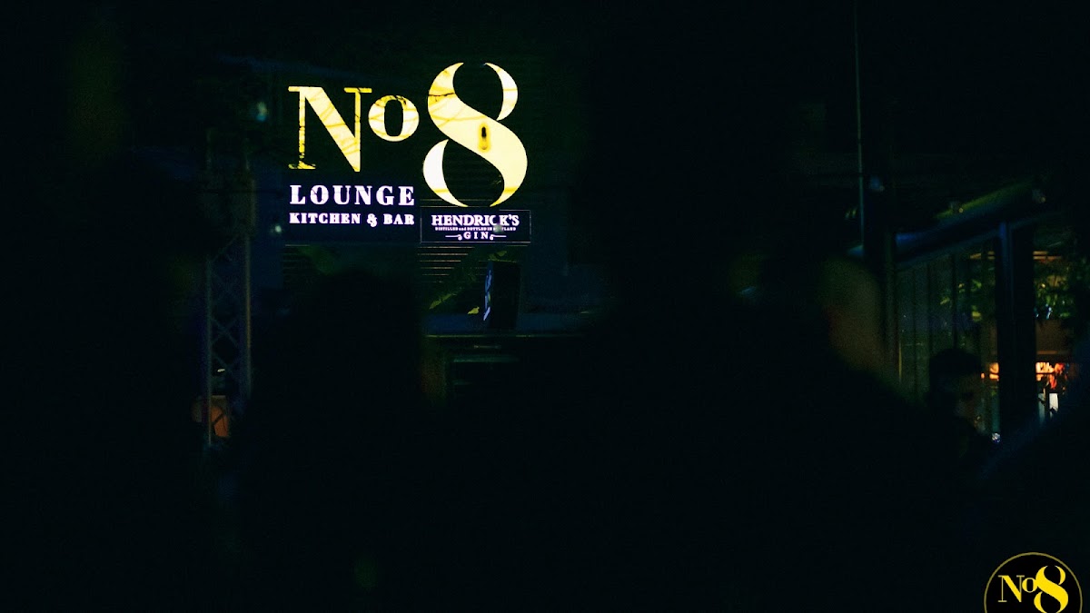 No 8 Lounge Kitchen & Bar - Photo 2