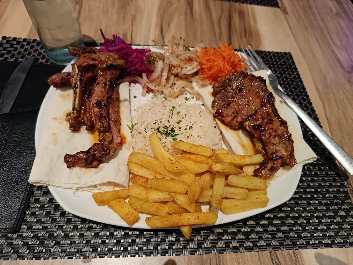 ZEETAN TURKISH RESTAURANT - Photo 5