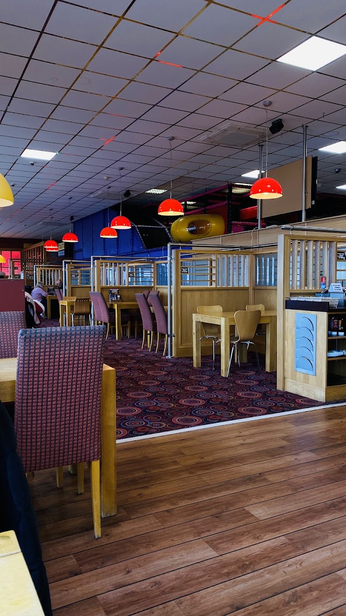 Lucky eater restaurant - Photo 2