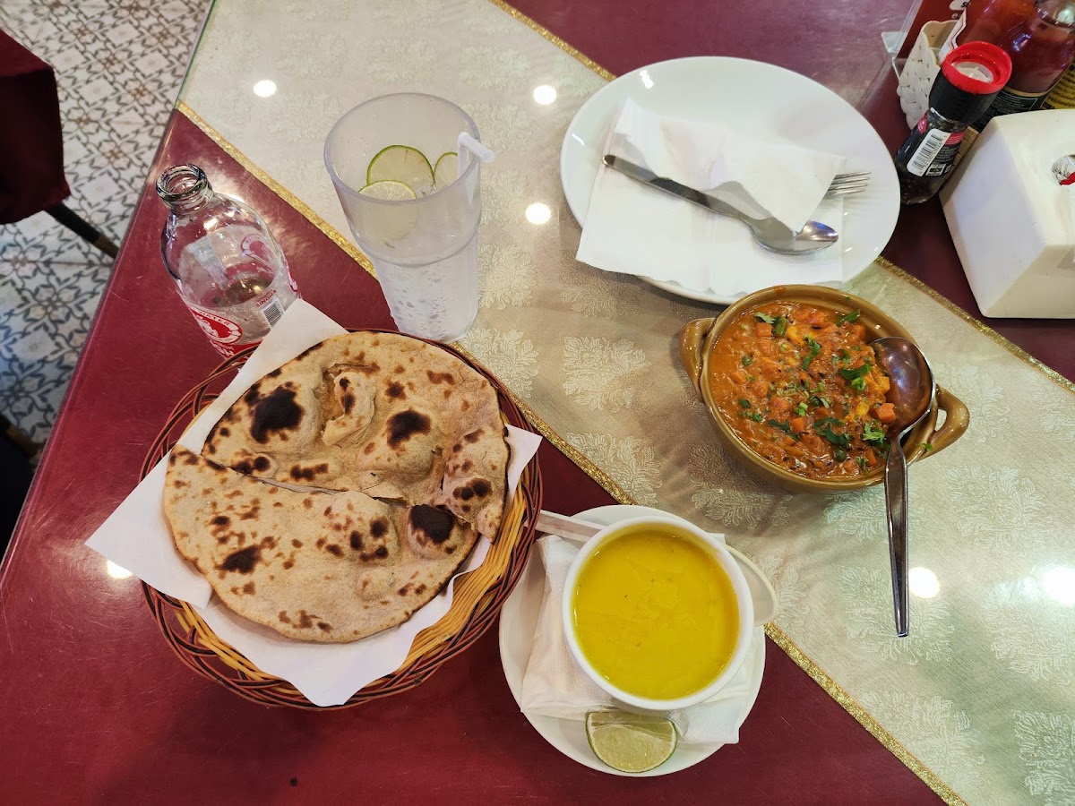 Bombay Kitchen & Lounge - Photo 4