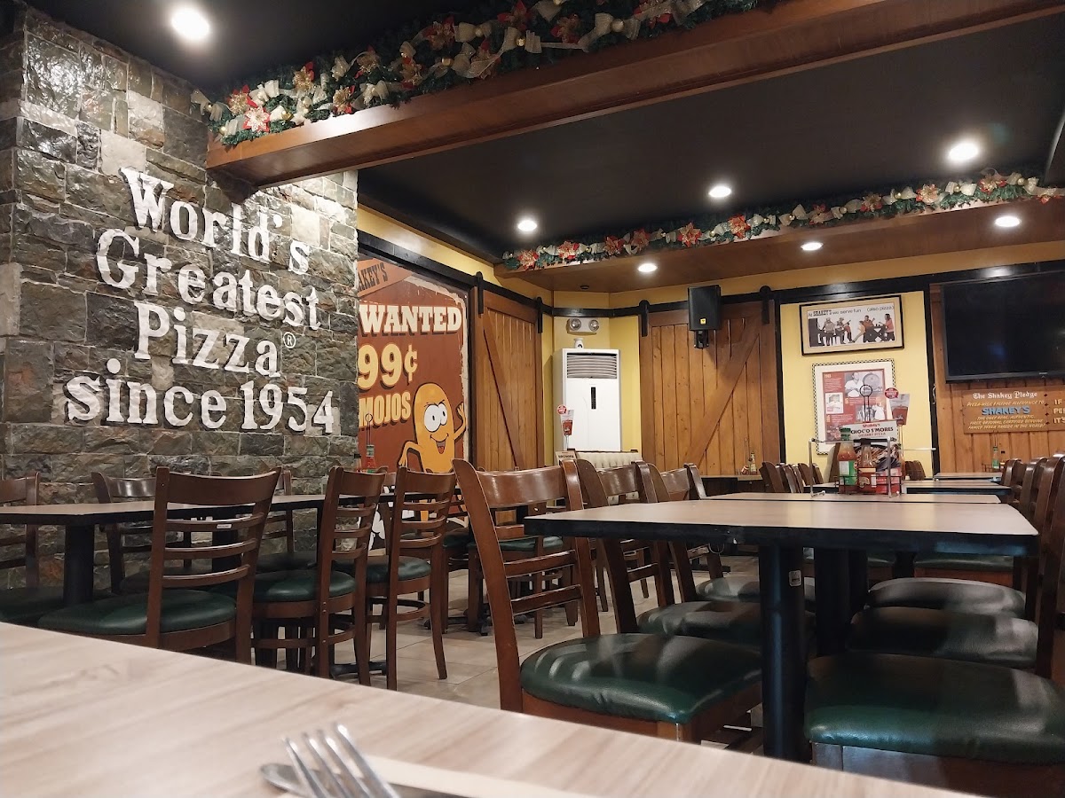 Shakey's Pizza Parlor - Matalino - Photo 2