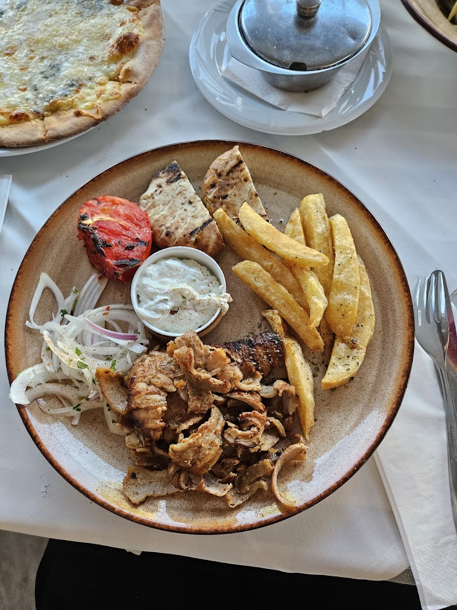 Oneiro Taverna - Photo 4