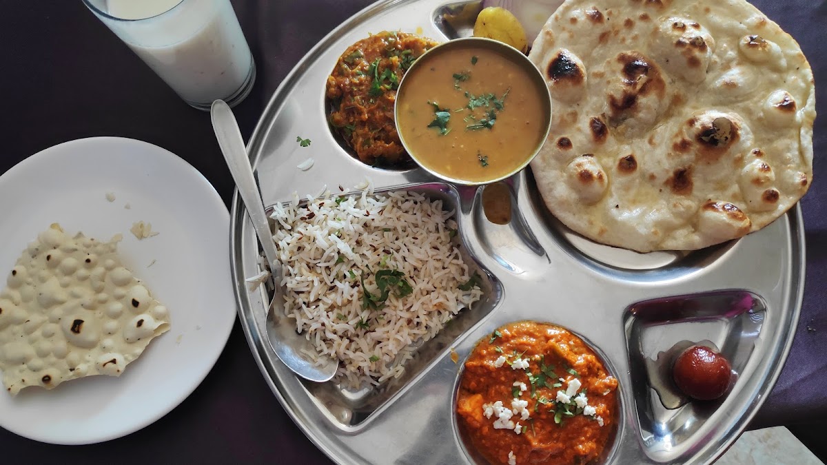 Marigold restaurant and banquet - Photo 4