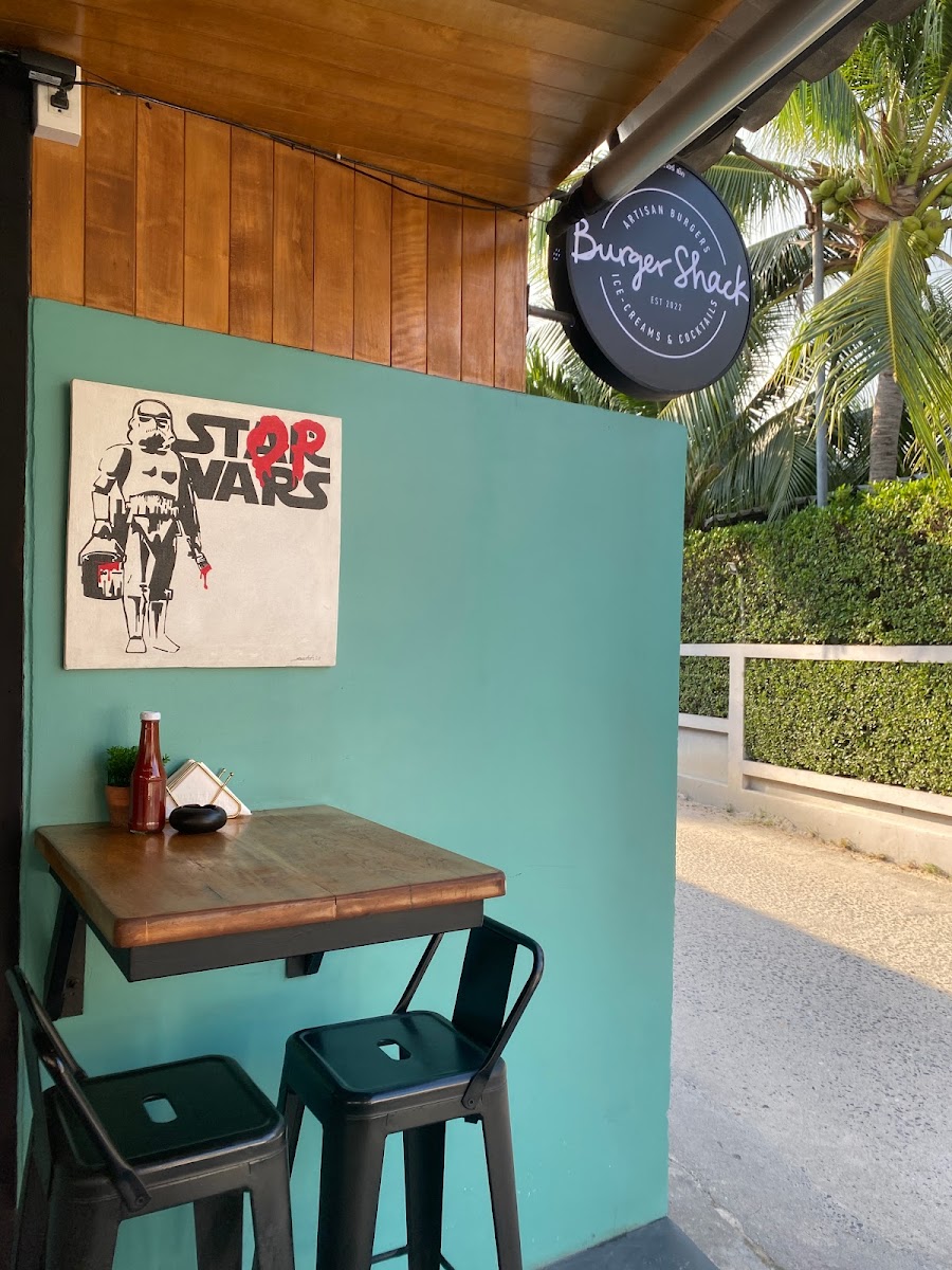 LE Burger Shack HAAD RIN - ARTISAN BURGERS