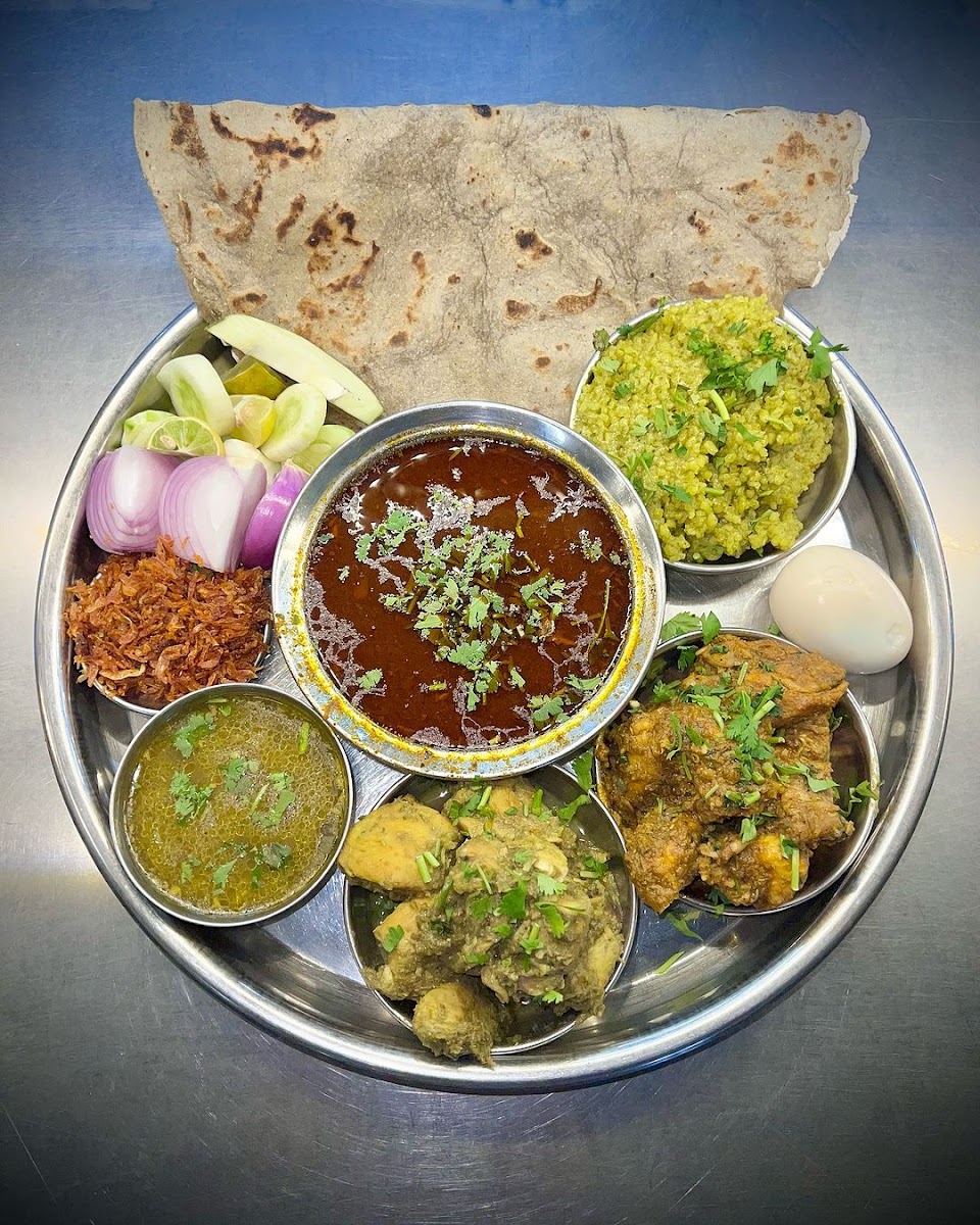 Hotel Poona Veg Nonveg Uruli devachi - Photo 4