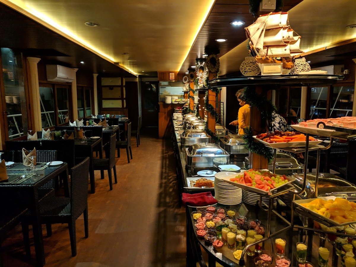 Garton's Ark Restaurant - Photo 7