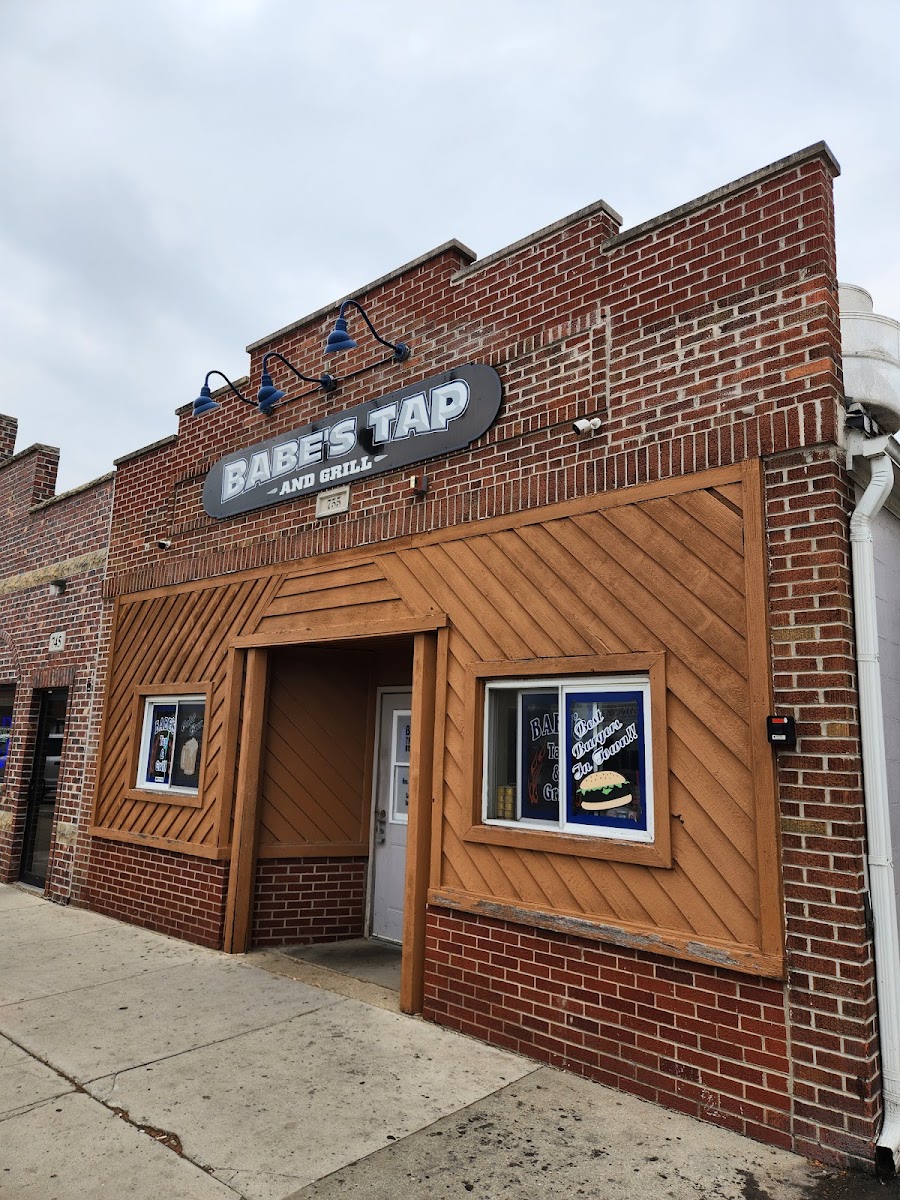 Babe's Tap & Grill - Photo 4