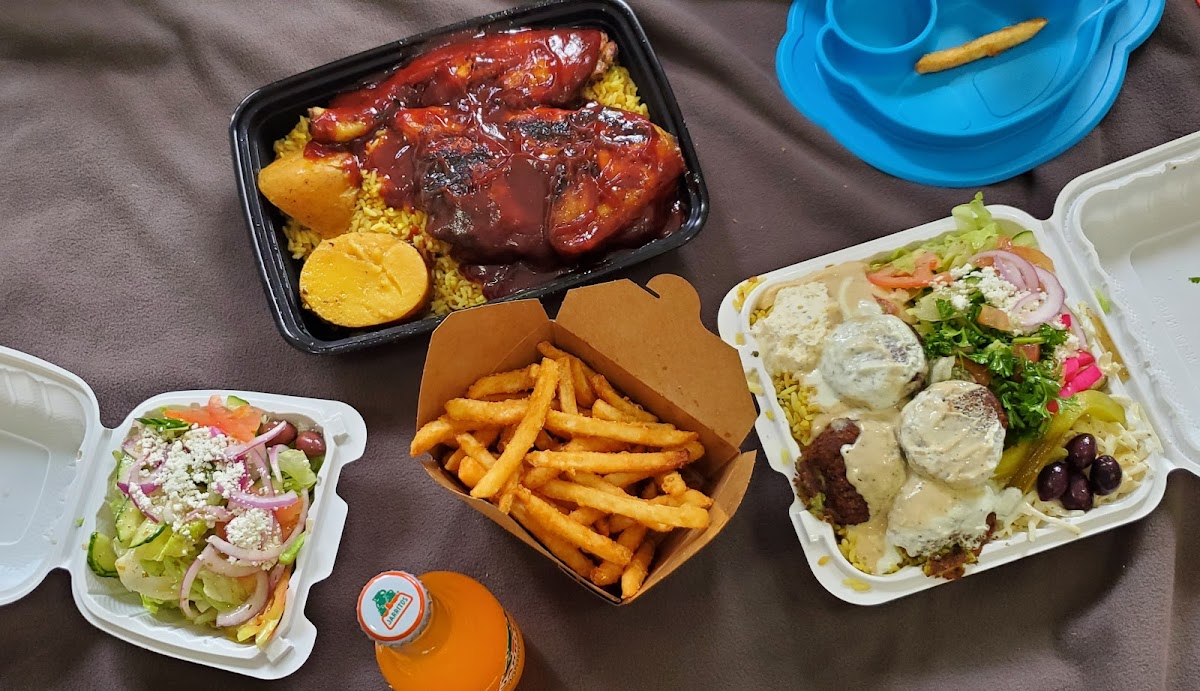THE BOMB FOODHALL - Photo 4