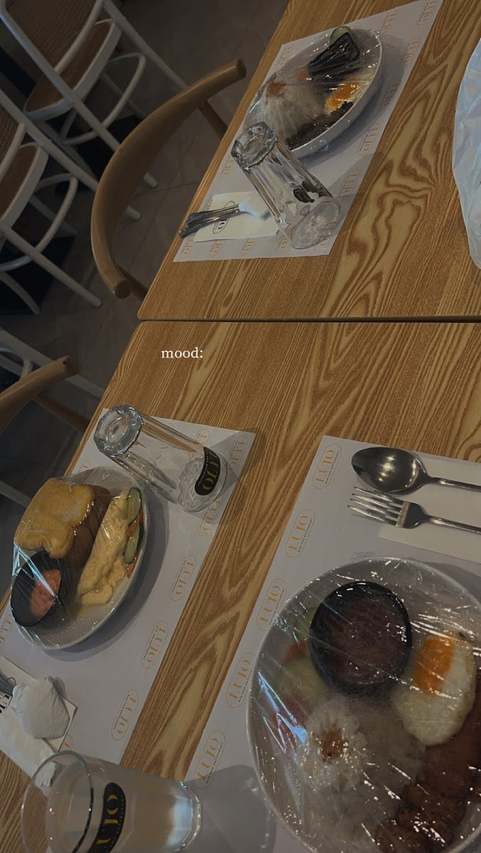 Lujo Bar and Restaurant - Photo 9