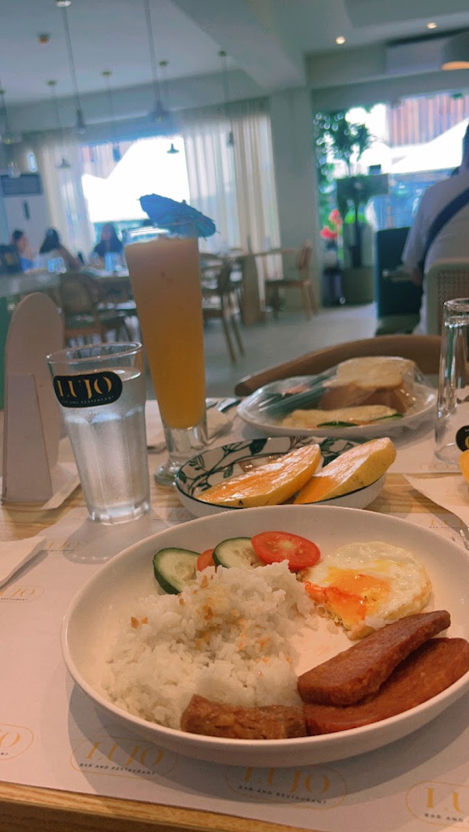 Lujo Bar and Restaurant - Photo 5