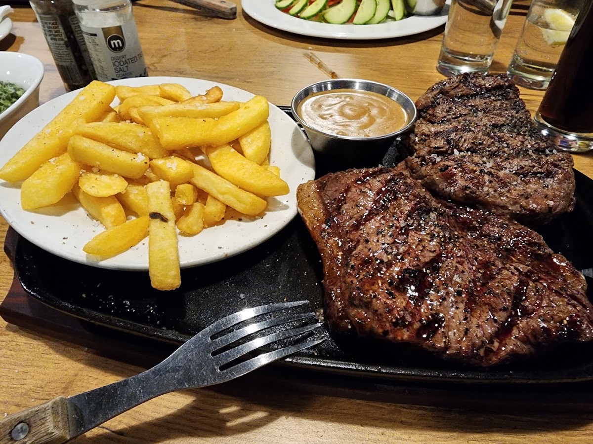 Saddlewoods Steak Ranch - Photo 2