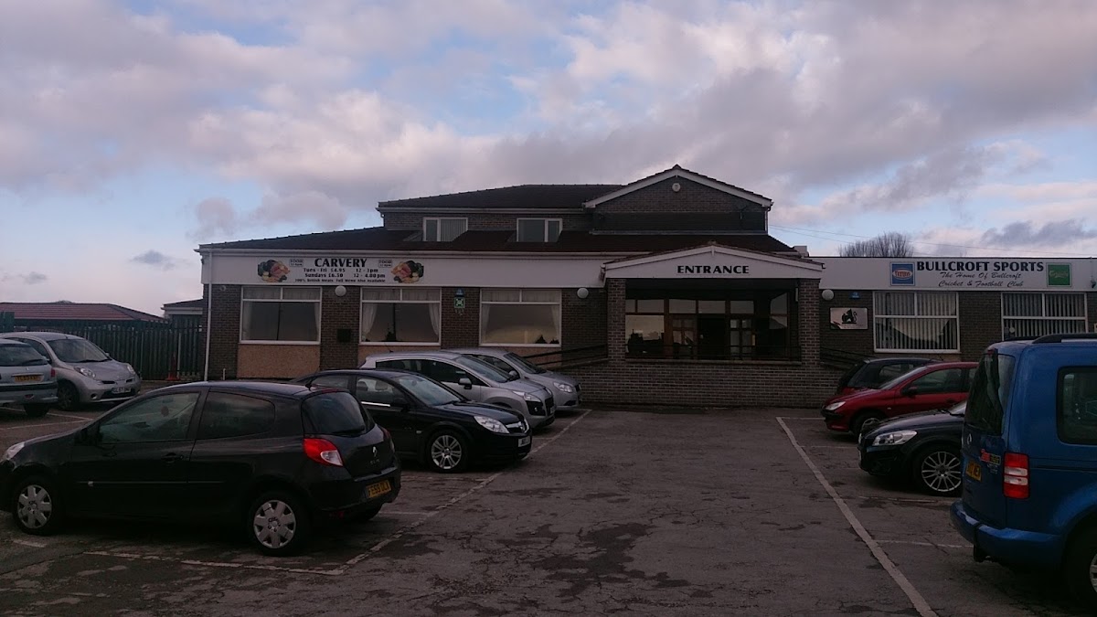 Uncle Tom's Pub & Restaurant - Photo 3