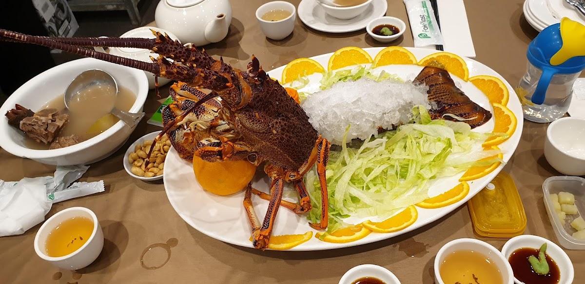 The Lucky Chinese Restaurant - Photo 7