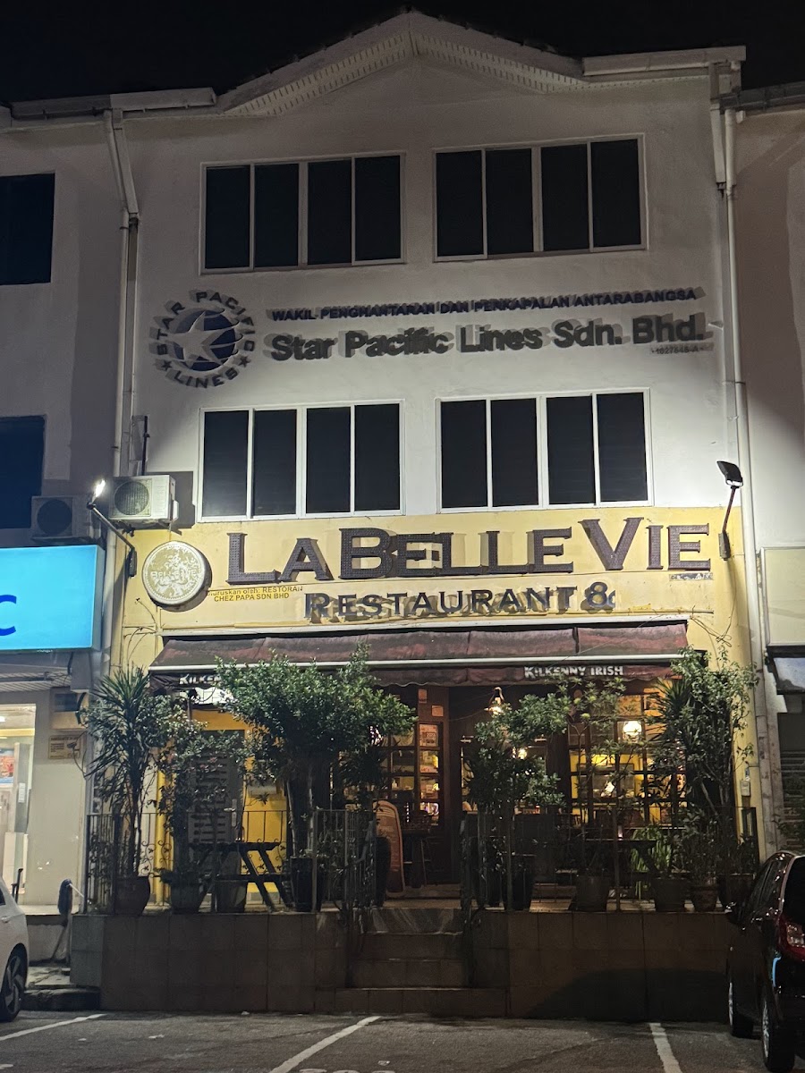 La Belle Vie Restaurant and Bar - Photo 9